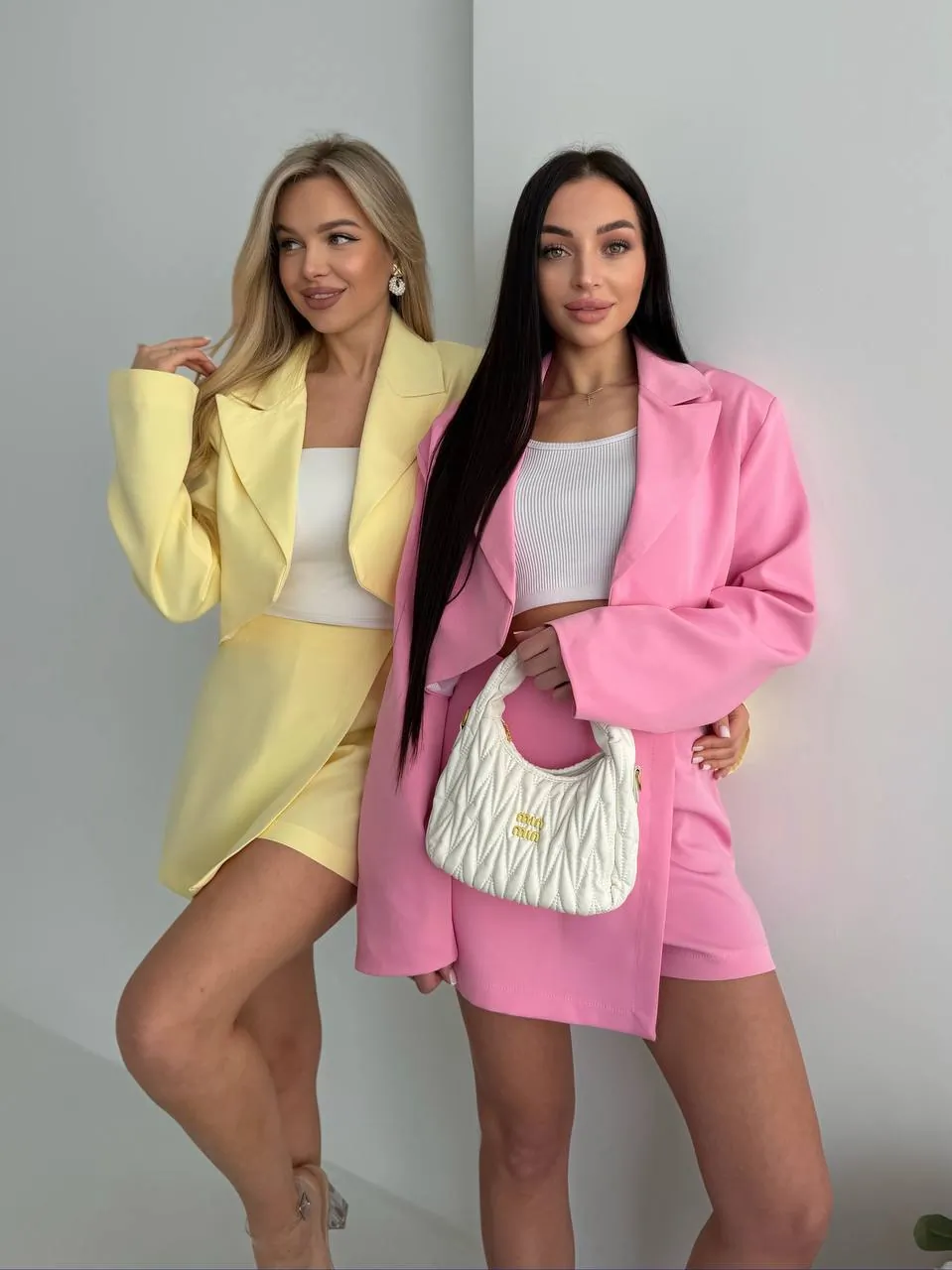 Стильний костюм-двійка «City Chic» із укороченим жакетом та спідницею-шортами - Зображення 23